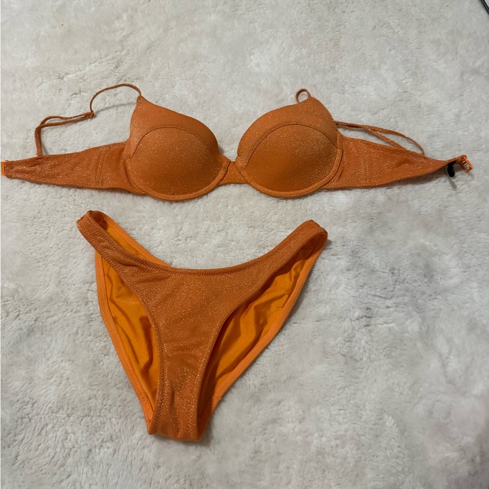 Triangl bikini! Worn only a few times!